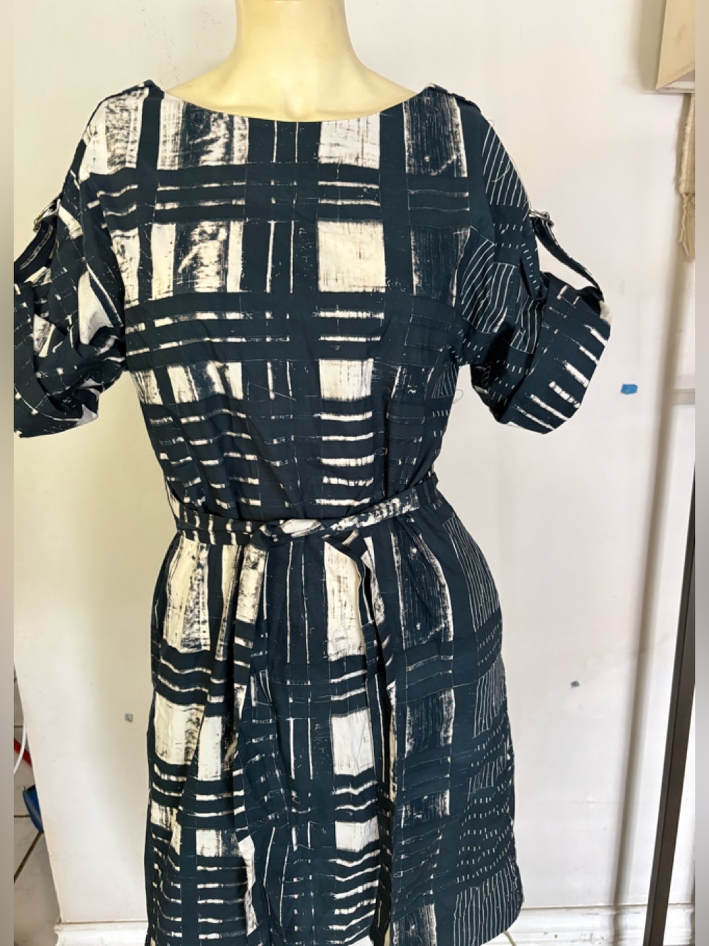 Lila Rose Blue and White Graphic Midi Dress with Belt Size 4